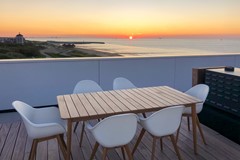 dakterras eettafel zonsondergang.jpg